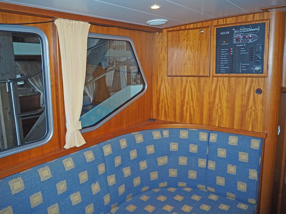 Saloon, Accommodation